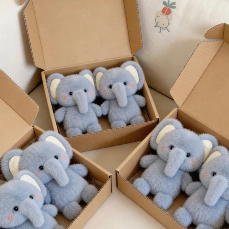 16cm Tisch mit Plüschtier, Niedliche Puppe mit Begleitpuppe, Schreibtischdekoration, Heilende Überraschung, Tägliches Geschenk für einen guten Freund