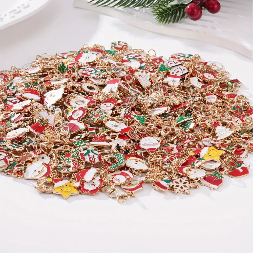 30 Stück zufällige gemischte Weihnachts-Schlüsselanhänger – Weihnachtsmann-, Baum-, Rentier- und Schneeflocken-Taschendekorationen, festliche Accessoires und Partygeschenke