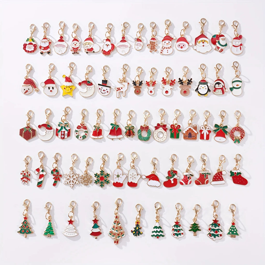 30 Stück zufällige gemischte Weihnachts-Schlüsselanhänger – Weihnachtsmann-, Baum-, Rentier- und Schneeflocken-Taschendekorationen, festliche Accessoires und Partygeschenke